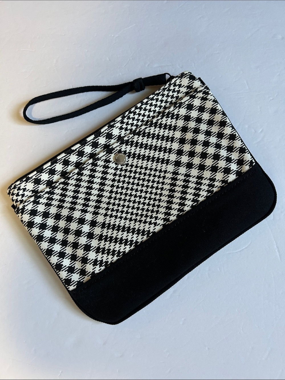 Lands’ End Canvas Houndstooth Wristlet in Black & White